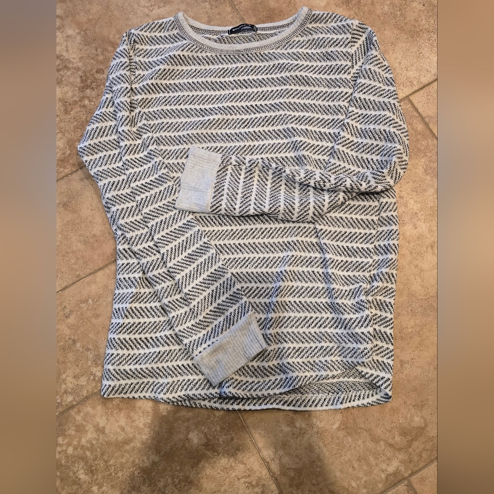 Women's Black and White Patterned Shirt